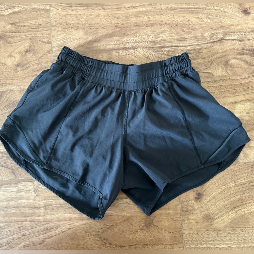 Lululemon Hotty Hot Lined black shorts 2.5in